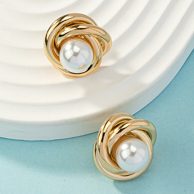 Women's Fashion Artistic Complex Inlaid Pearl Earrings